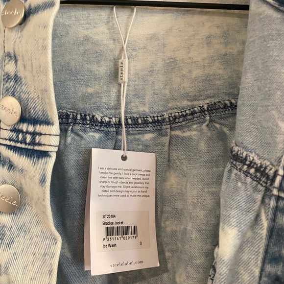 steele light wash denim jacket, size small - Picture 5 of 5